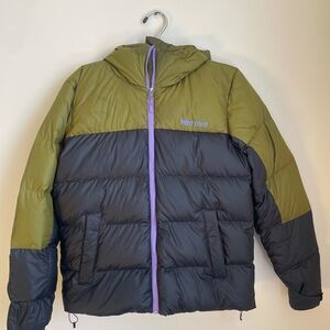Marmot Women’s Warm Puffy Size SMALL